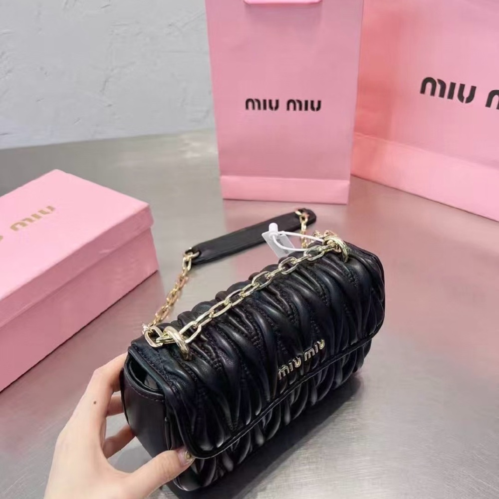 Miu Miu Classic Wrinkle Chain Bag - Picture 4 of 5